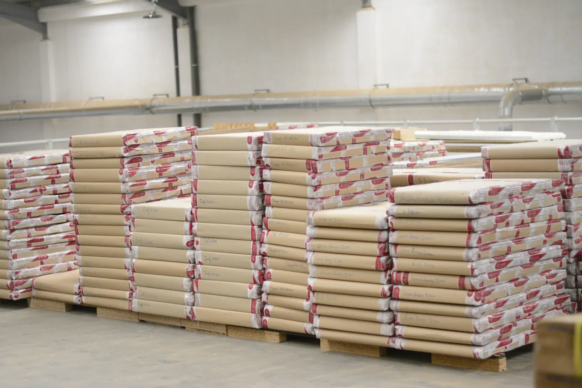 Kits D'Kaza embalados e prontos a expedir na fábrica em São Vicente